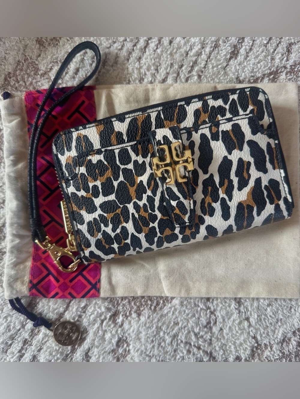 NWT Tory Burch Ocelot Leopard Wallet Wristlet Print Gold Hardware w/dust bag